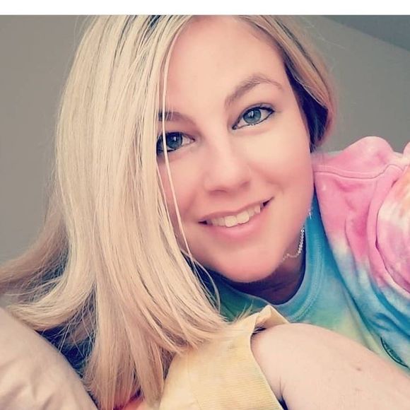 Meet your Posher, Brittanie - Picture 2 of 3